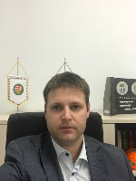 Khéner László