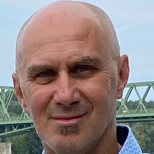 Bita László