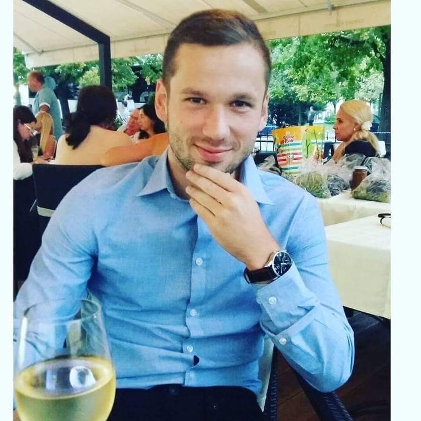 Várda Ákos