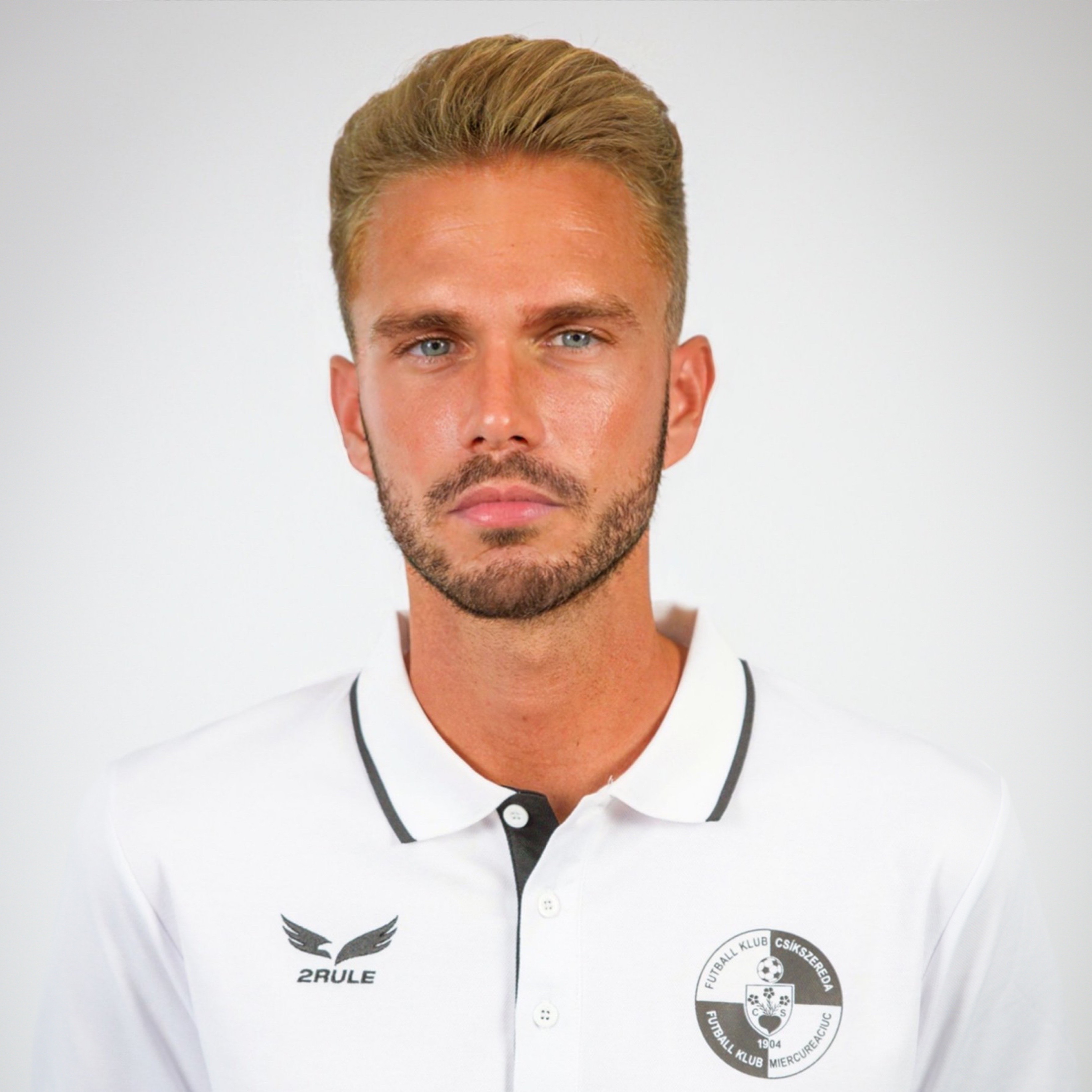 Szakál Csaba