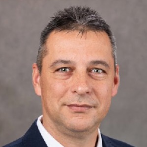 Kormány László